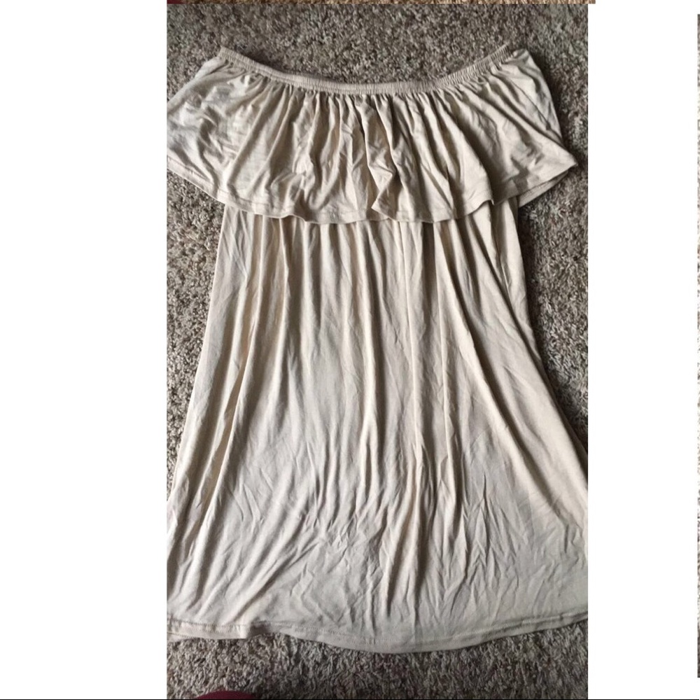 Off the shoulder flowy dress!